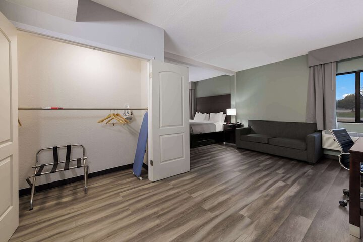 Room 17 of 51