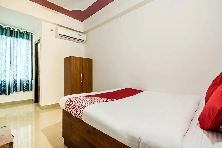 Room 7 of 13