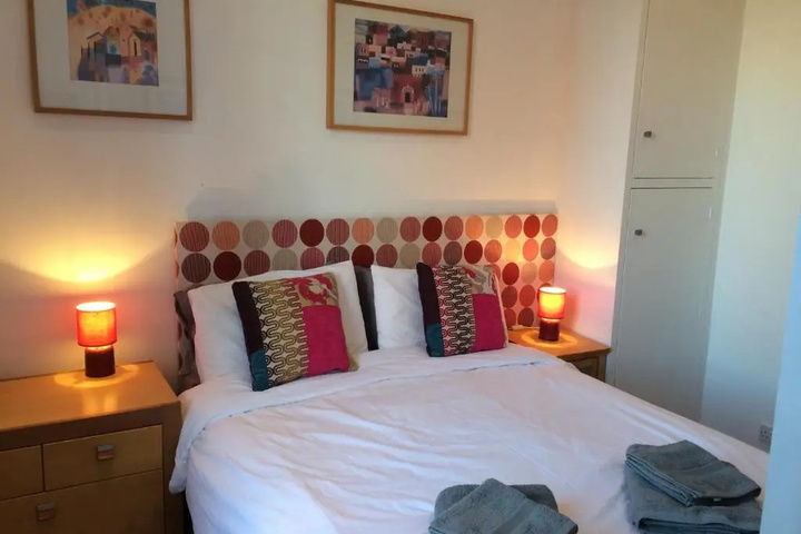Room 4 of 12