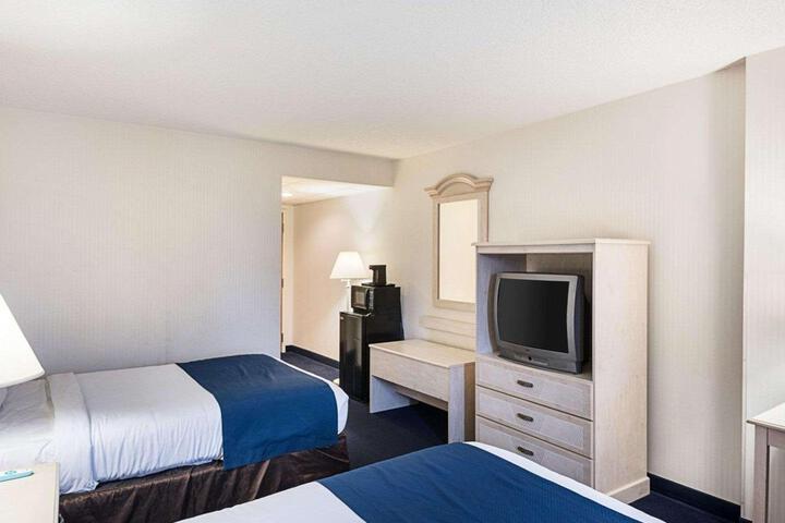 2 Double Beds (2 of 7)