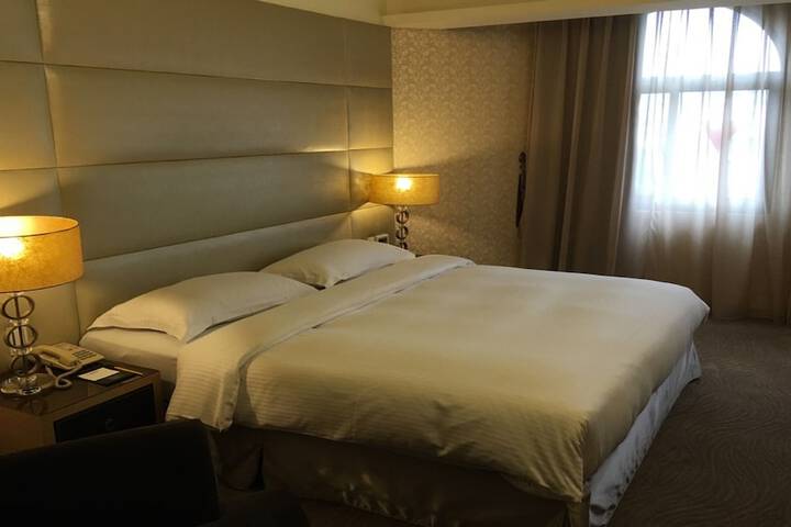 Room 12 of 30