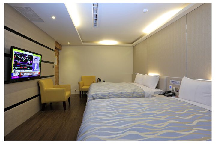 Room 8 of 100