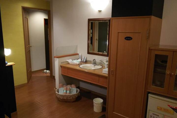 Room 12 of 43