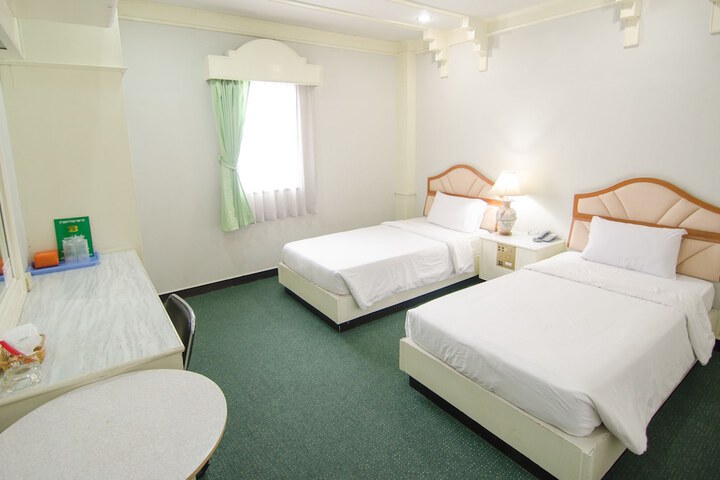 Room 6 of 11