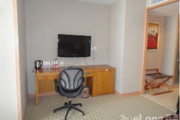 Room 2 of 75