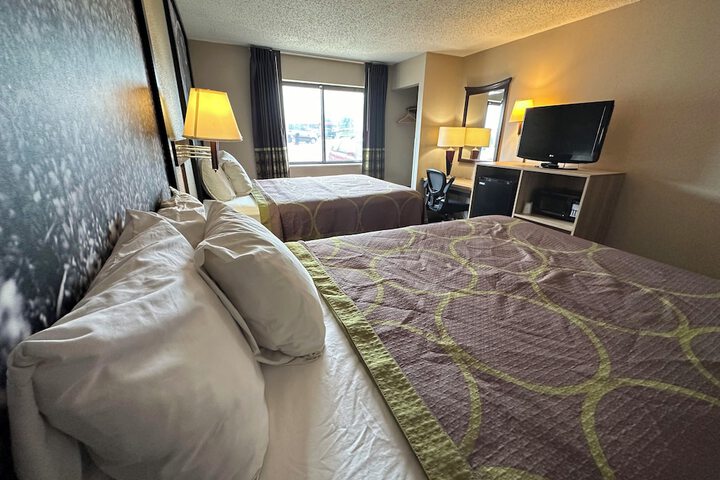 2 Queen Beds (1 of 7)