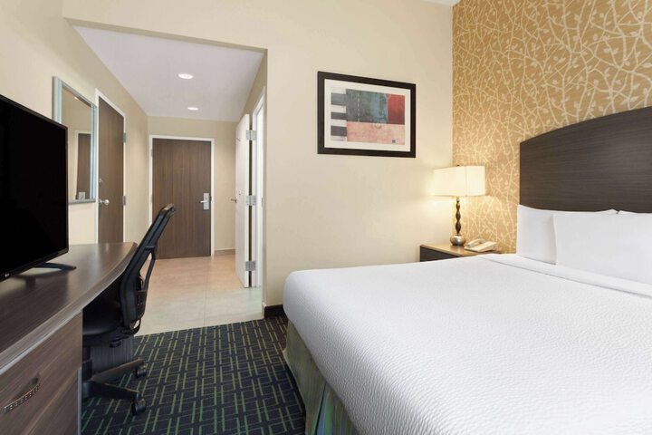Room 10 of 39