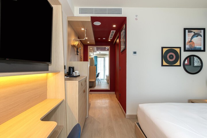 Room 17 of 54