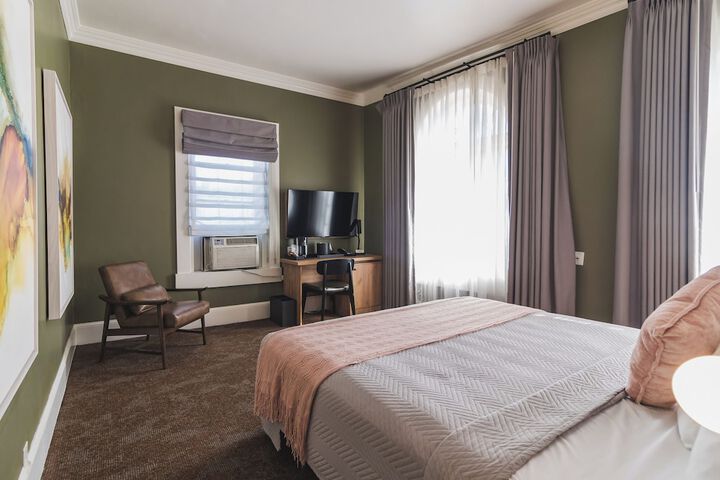 1 King Bed (8 of 16)