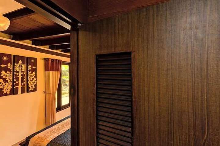 Room 10 of 93