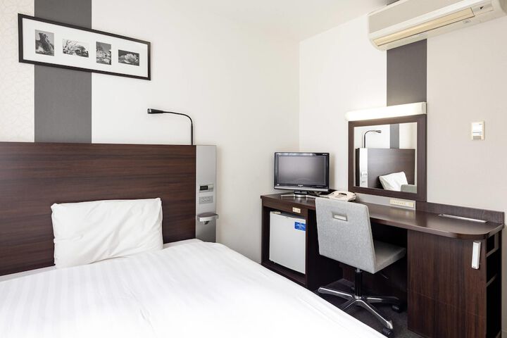Room 7 of 35