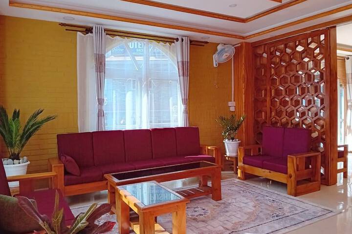 Room 8 of 12