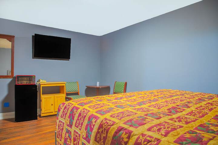 1 King Bed Suite (1 of 6)