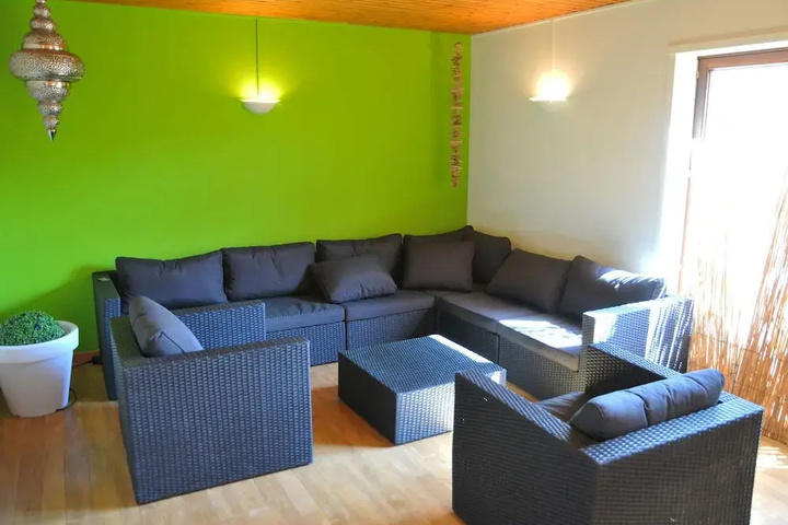 Room 9 of 20