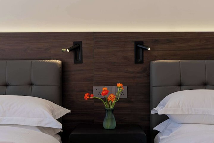 Room 32 of 164