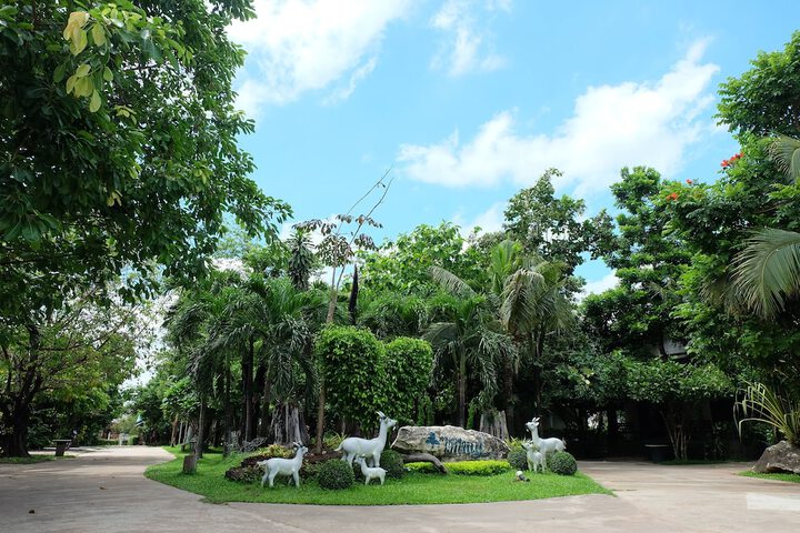Hotel Exterior 46 of 49