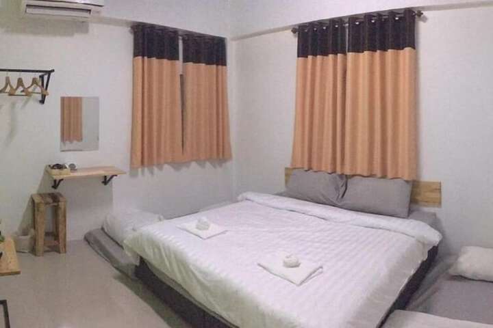 Room 12 of 32