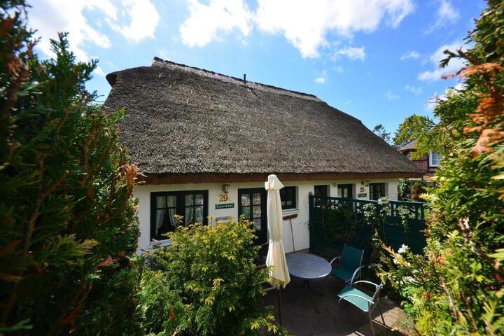 Lotsenhaus-in-Gross-Zicker-Halbinsel-Moenchgut