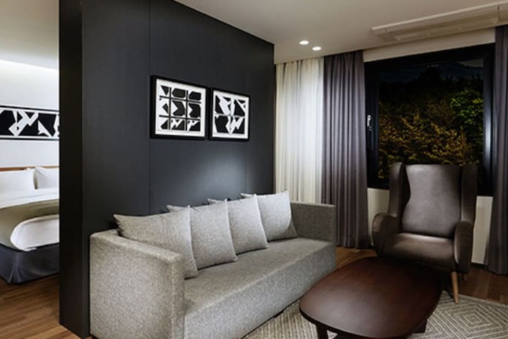 Room 6 of 27