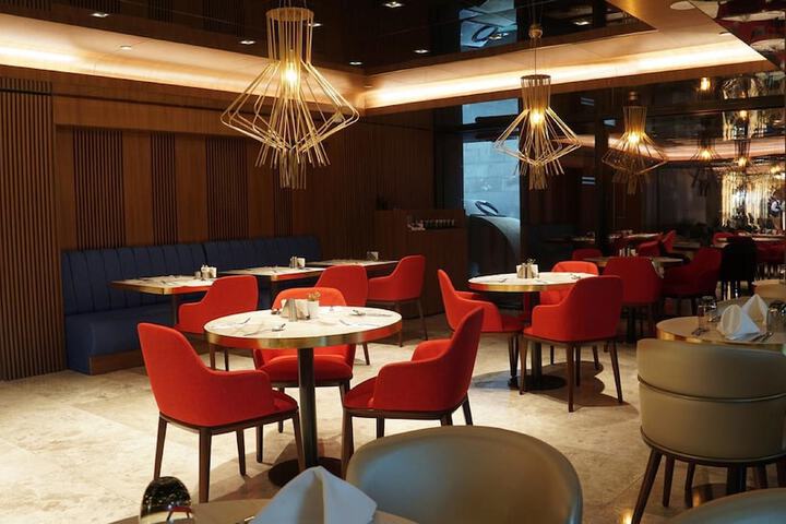 Lounge 93 of 104