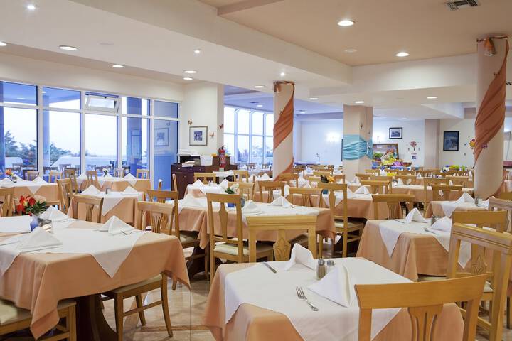 Dining 120 of 229