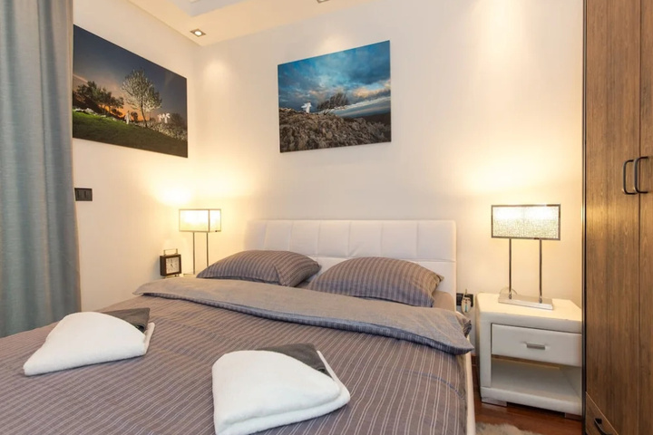 Room 4 of 13