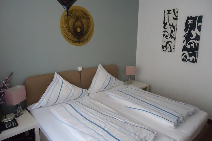 Room 5 of 17