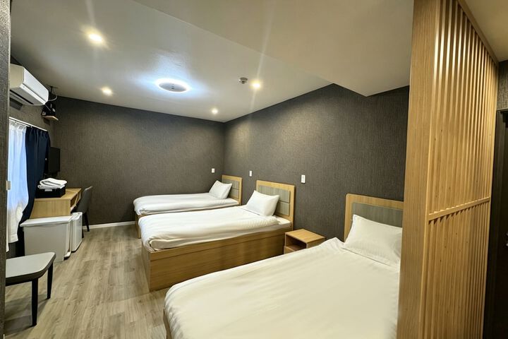 Room 18 of 68