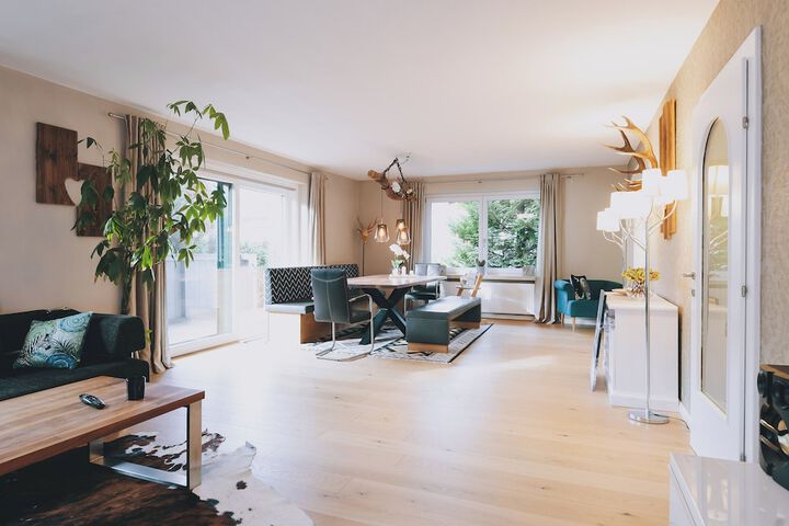 Room 2 of 43
