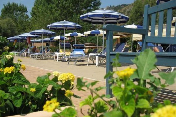 Sundeck 84 of 94