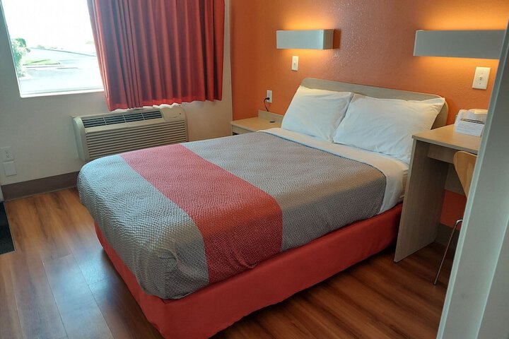 Room 27 of 52