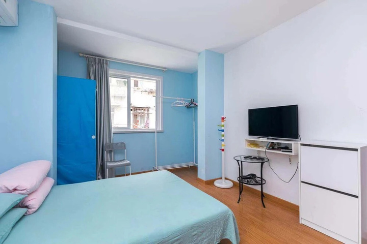 Room 6 of 11