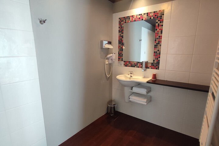 Room 7 of 43