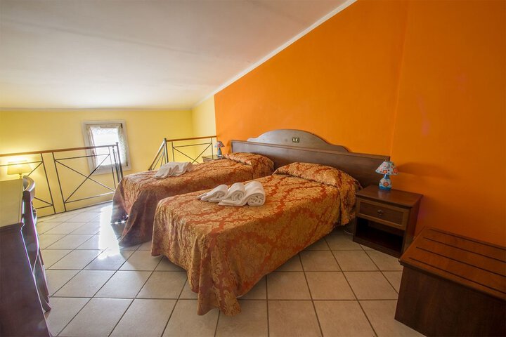 Room 6 of 45