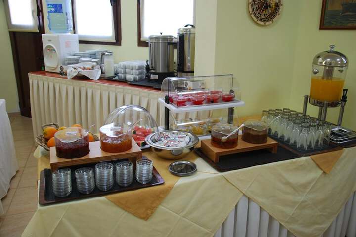 Dining 46 of 71