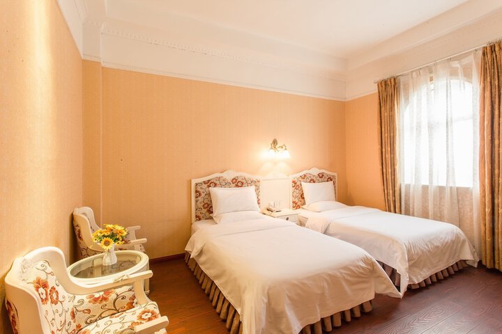 Room 6 of 22