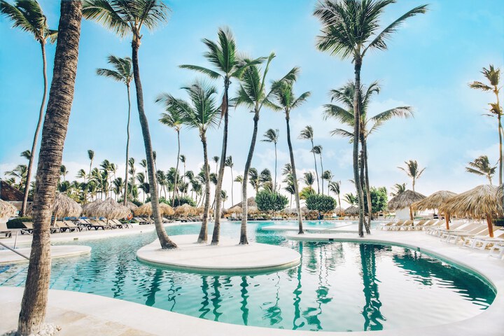 Hotel with Pool