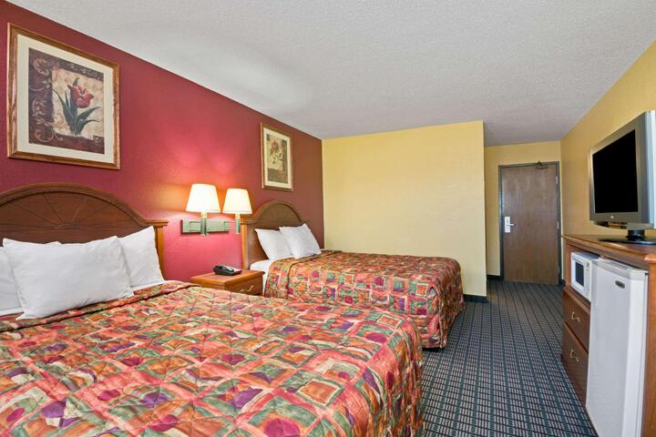 2 Double Beds (1 of 11)