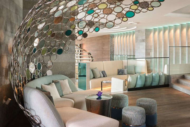 Lounge 147 of 208