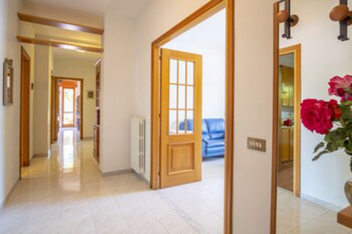 Ballroom/Hall 8 of 21