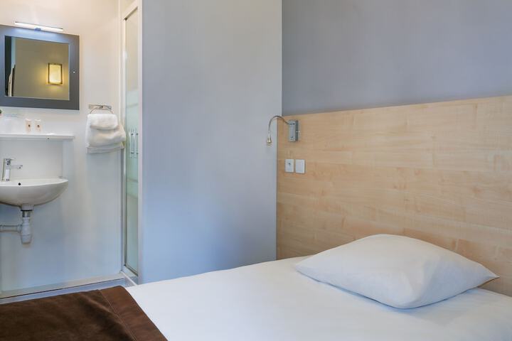 Room 16 of 52