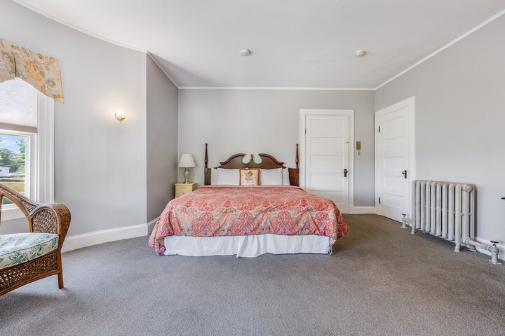 Room 13 of 34