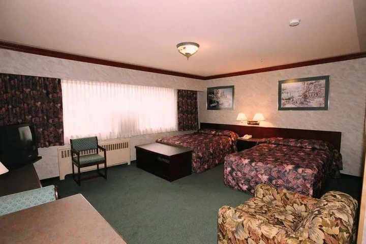 ROBSONSTRASSE HOTEL AND SUITES