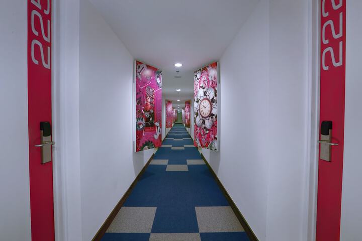 Room 8 of 23