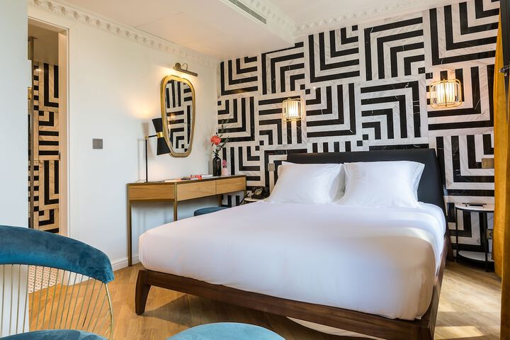 Room 40 of 77