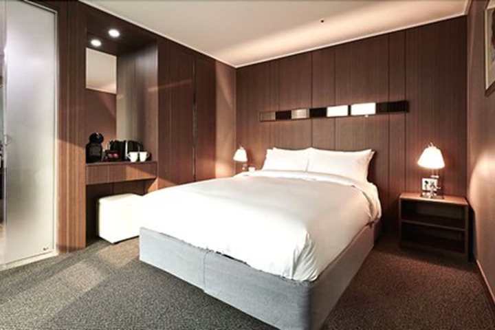 Room 14 of 34