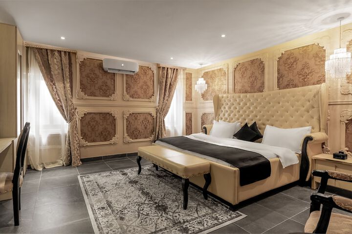 Room 6 of 25