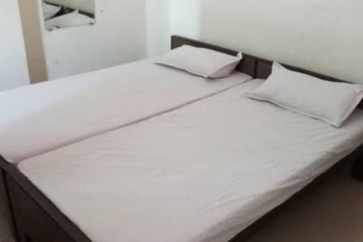 Room 4 of 10