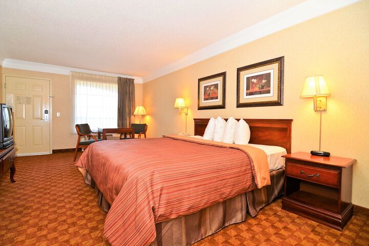 1 King Bed Accessible Bathtub (10 of 10)