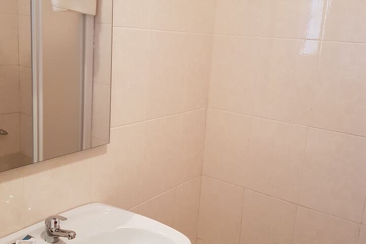 Room 6 of 14